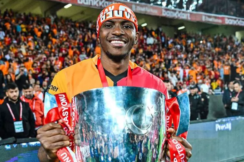 فيكتور أوسيمين مهاجم جالاتا سراي